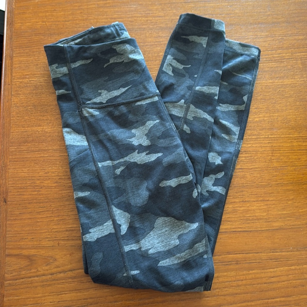 Athleta Camo 7/8 tight XXS